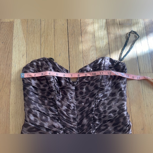 80s Vintage Leopard Dress w Sweetheart Neckline and Frilly Bottom - Picture 8 of 13